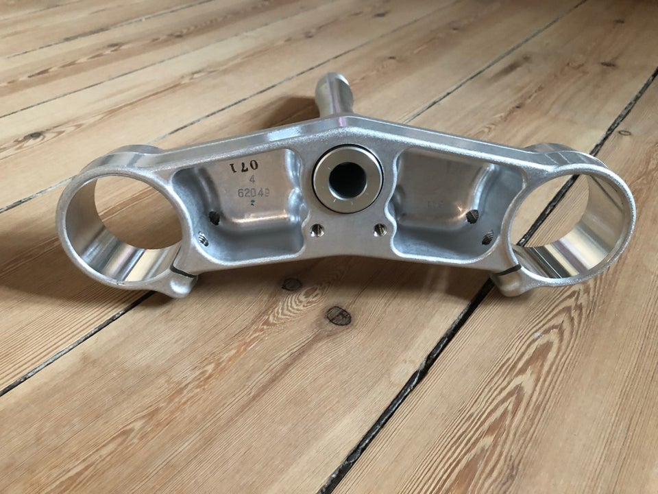 Yamaha R1 – Steering Under Bracket, Original Yamaha Parts