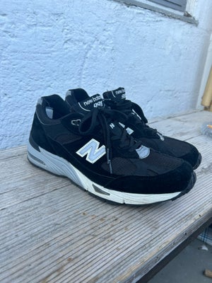 Sneakers, New Balance, str. 44,  Sort Hvid, Sælger mine New Balance M991EKS.
De er købt på Zalando :