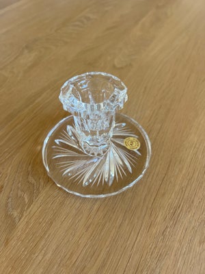 Krystal lysestage, Flot transparent krystal lysestage i gennemsigtigt krystal glas 

Højde 7,5 cm
Di