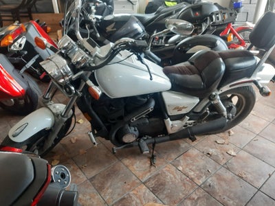 Honda, shadow vt 1100c, 1100 ccm, 120 hk, 1986, 46000 km, hvid, m.afgift, velkørede rimlig pæn nysyn