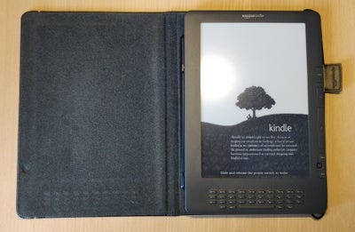 Kindle, DX, 9.7 tommer, God, The Kindle has not been used in the past few years. Good condition besi