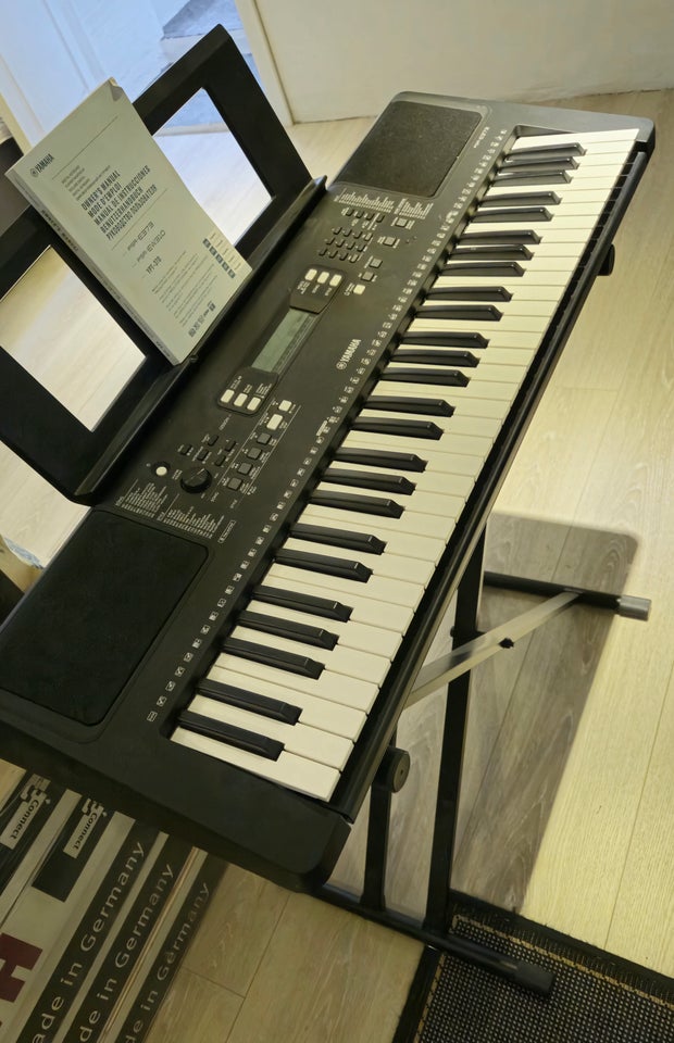 Keyboard, Yamaha PSR-E373