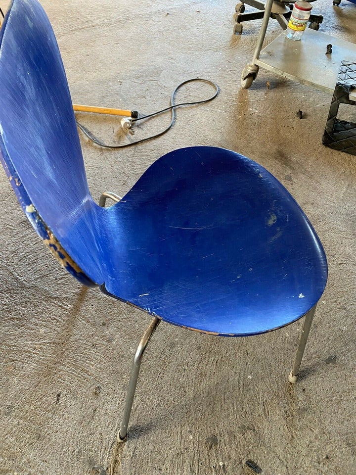 Arne Jacobsen, 3107 stol, Stol