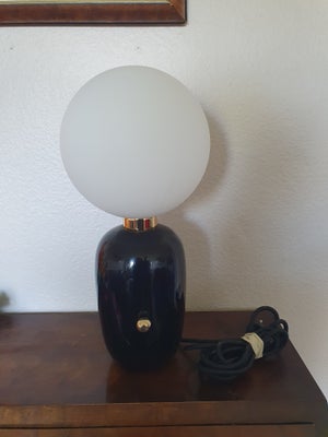 Anden bordlampe, Parachilna, Bordlampe fra det spanske mærke Parachilna
Aballs 
Designer: Jaime Hayo
