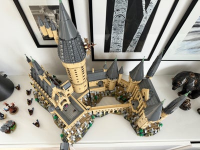 Lego Harry Potter, 71043, Står pt samlet - komplet inkl kasse og manualer.

Legos pris: 3.699,-
Min 