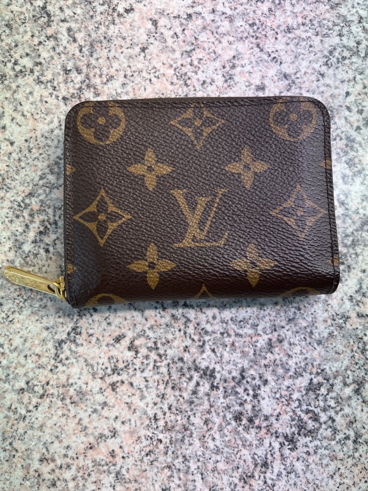 Pung, Louis Vuitton