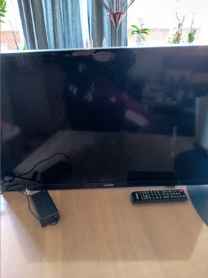 Samsung, 32" smart tv uden fod sælges.
UE32J4505 Virker som det skal