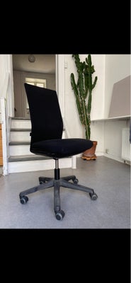 Kontorstol, HÅG Futu, HÅG – Futu 1200

Sælger 2 stk. / 600kr pr. stol

Stolen har den unikke HÅG in 
