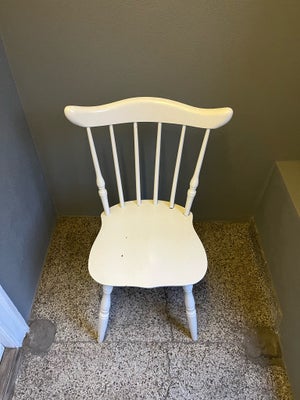 Spisebordsstol, Hvidmalet, Salg af flot hyggelig svensk hvidmalet stol med udskæringer og profil i t