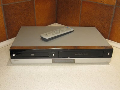 VHS videomaskine, LG, V290H, Perfekt, 
- Combi,
- Incl. fjernbetjening,
- DVD-afspiller / VHS-video,