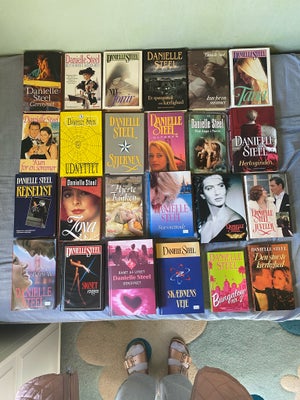 Diverse, Danielle Steel, genre: romantik, 24 bøger den ene en dobbeltbog sælges samlet. Kan hentes i