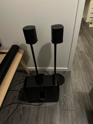 Højttaler,  SONOS, Kun de to Sonos one på stativ 
Et par rigtig fine Sonos one på stativ fx som bag 