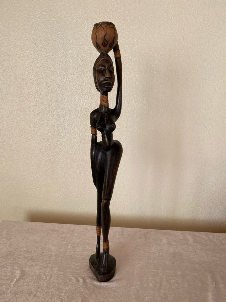 Afrikansk figur i træ, Håndlavet