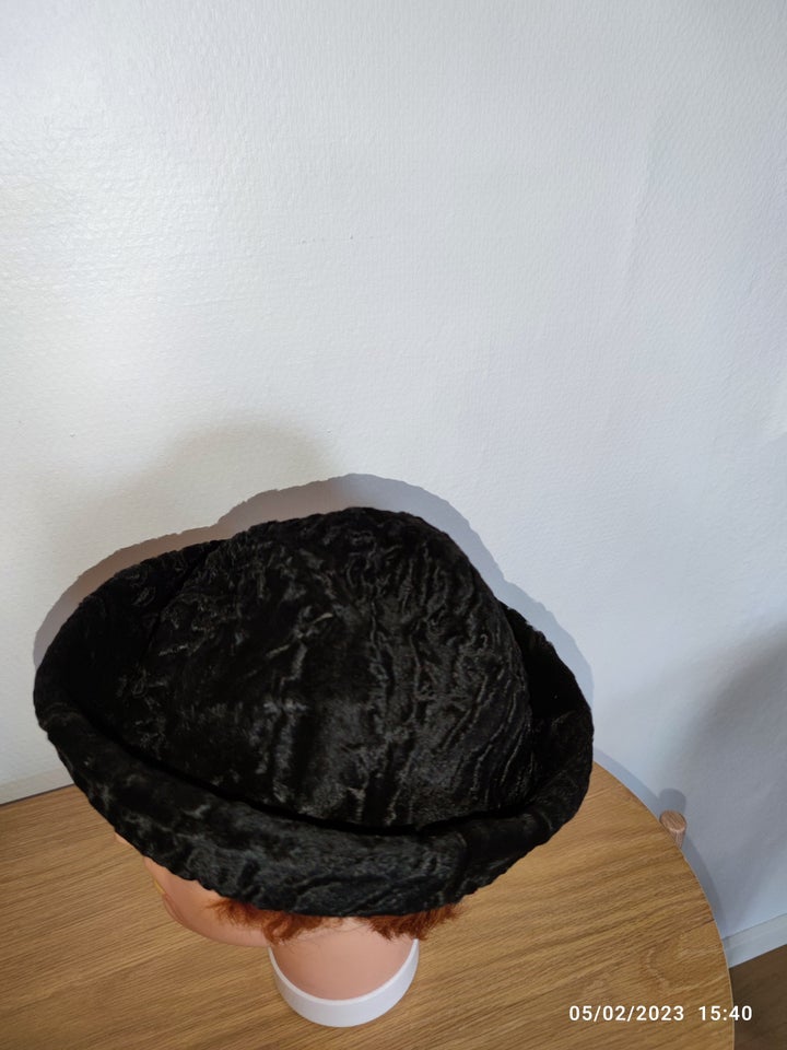 Hat, Astrakan, Pelsstuen Århus