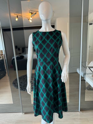 Anden kjole, New light fashion , str. L,  Sort og grøn,  Poliester/elastan,  Næsten som ny, Rigtig f