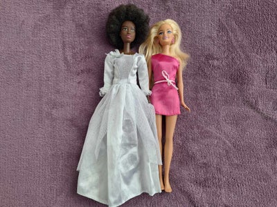 Barbie, 2 x Barbie dukker – 60 kr. for begge, I meget god stand.

Højde – 30 cm

Nyvasket hår og tøj