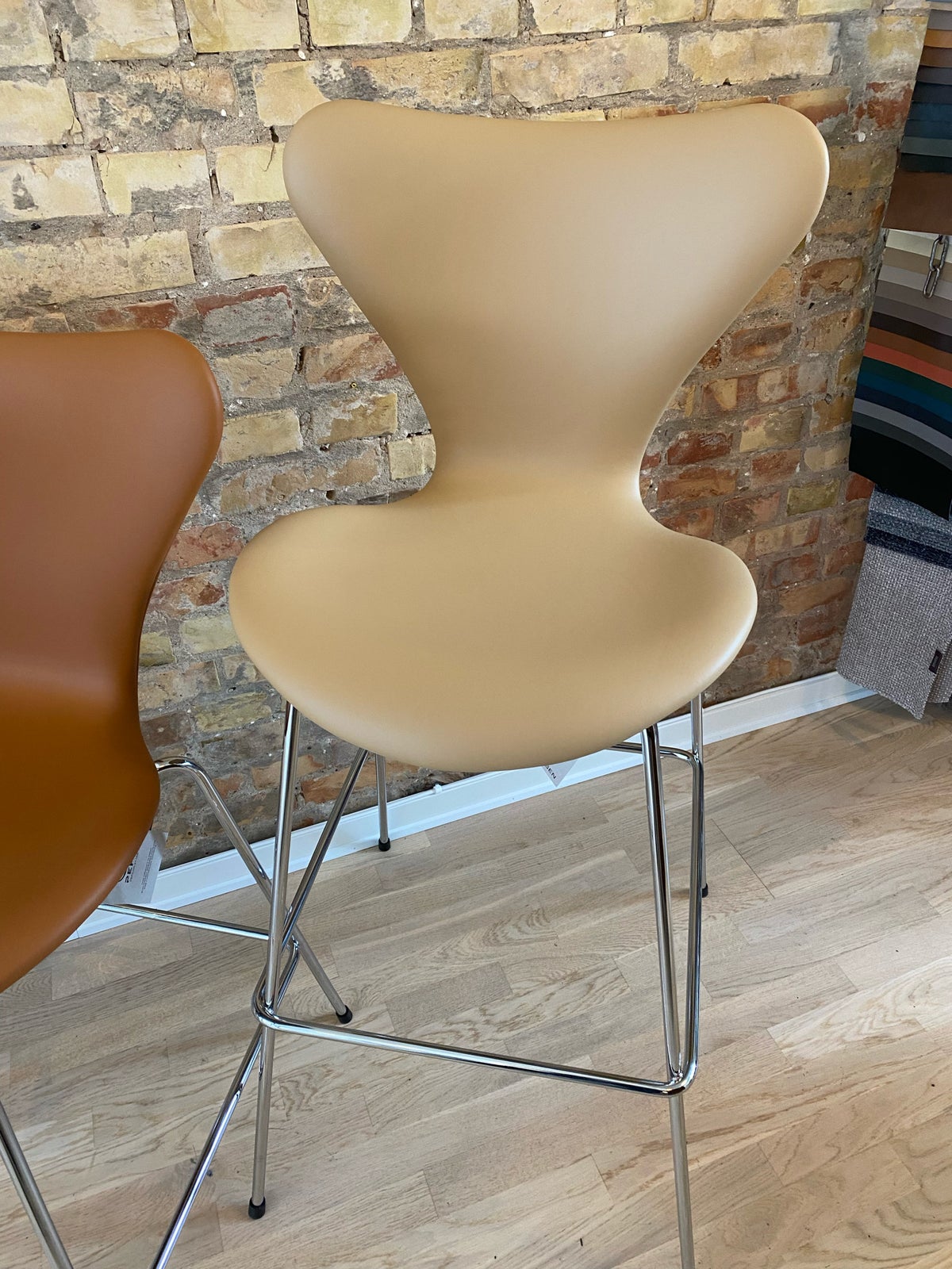 Arne Jacobsen, stol, FH 3187 lav syver barstol