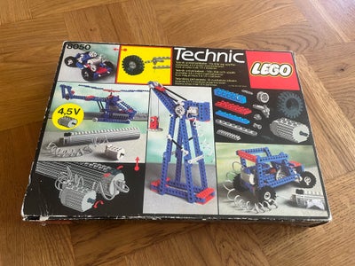 Lego Technic, 8050, Lego 8050 sælges med æske og samlevejledning. Der er mange dele med, men det er 