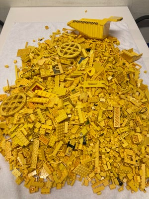 Lego andet, 6 kg. gule LEGO klodser. Se også mine andre lego annoncer.