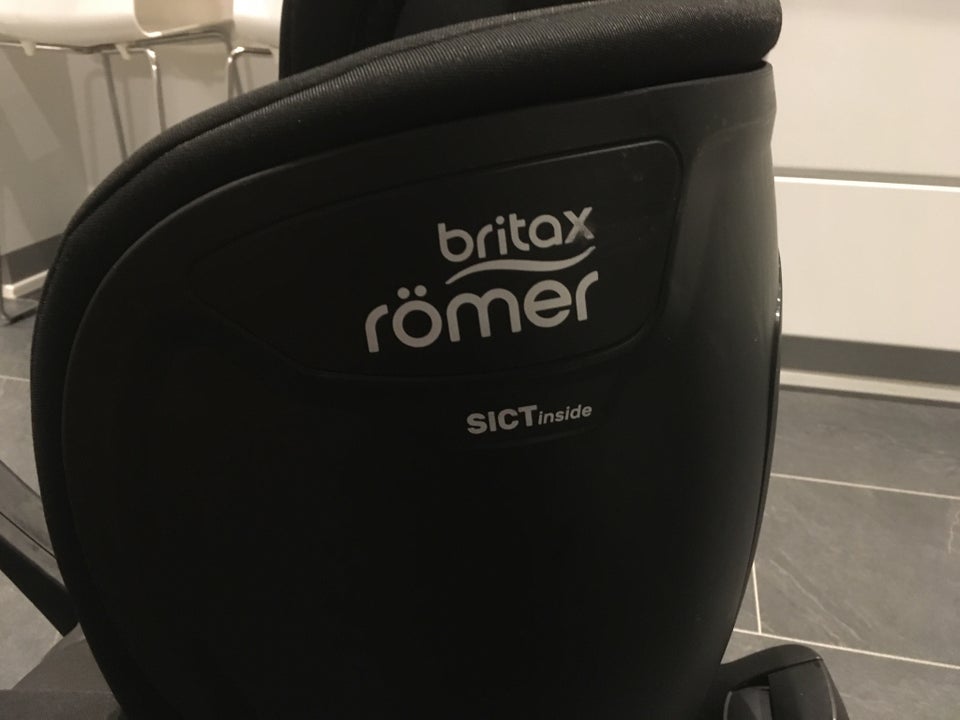 Autostol, op til 18 kg , Britax Römer Swingfix M i-size Space