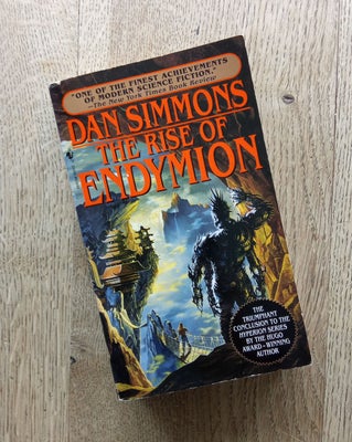 The Rise of Endymion, Dan Simmons, genre: science fiction, SOLGT!!!

Fin bog på engelsk, se billede.