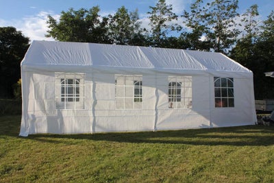 Party telt, Party telt
4 x 8 meter
Kraftige stænger og teltdug 
Kan lynes op i begge ender
