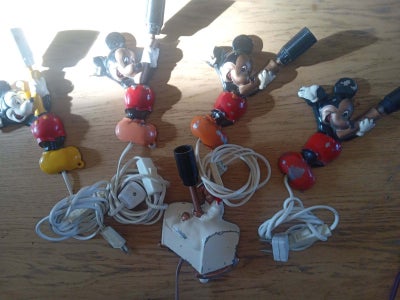 Andre samleobjekter, Væg lamper, 5 væglamper til børneværelset sælges samlet.
4 stk Mickey  Mouse og