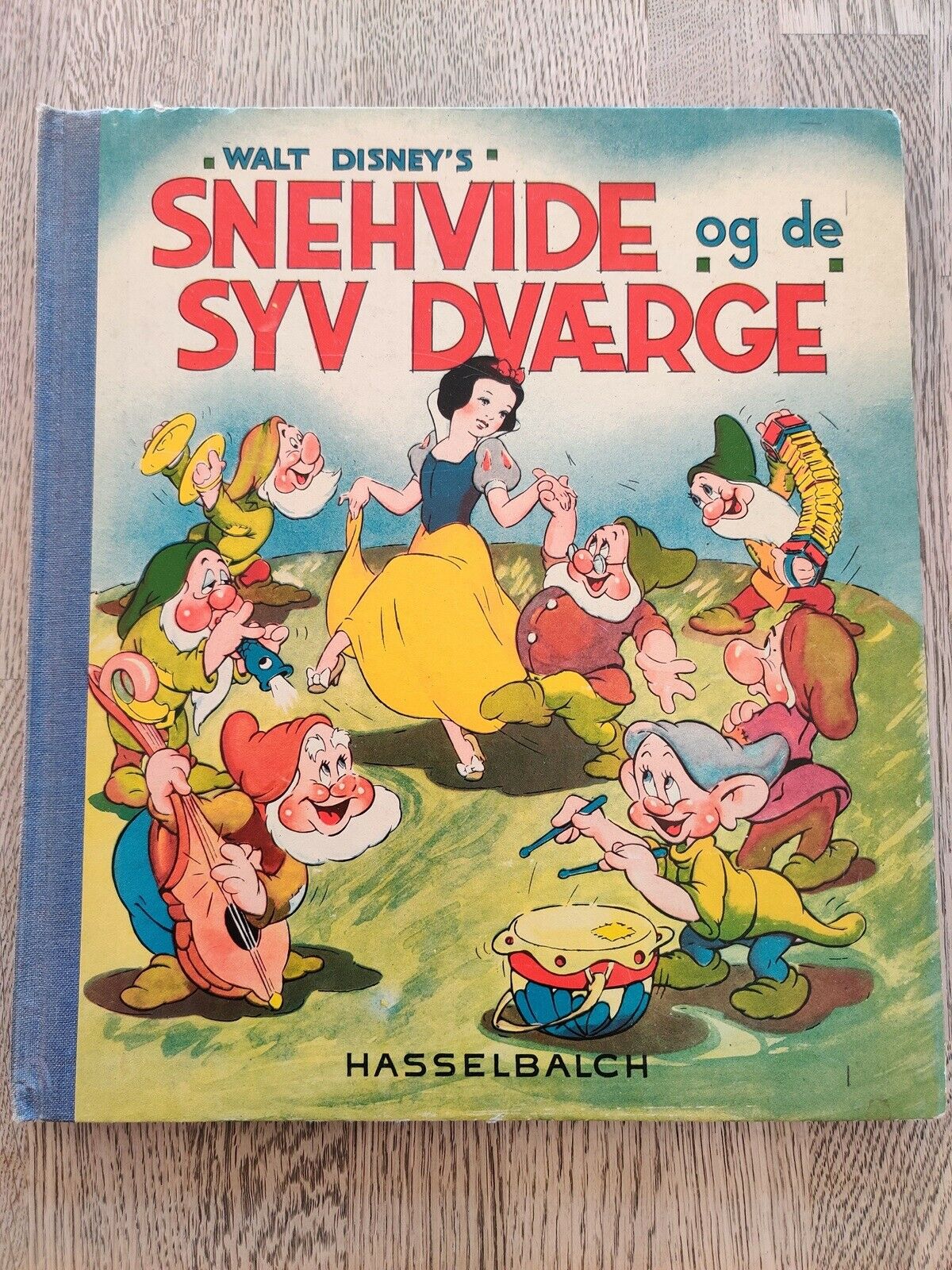 Snehvide og de syv små dværge og Jungledyret Hugo, Walt Disney –  –  Køb og Salg af Nyt og Brugt