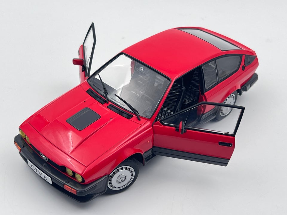 Modelbil, 1984 Alfa Romeo GTV6, skala 1:18