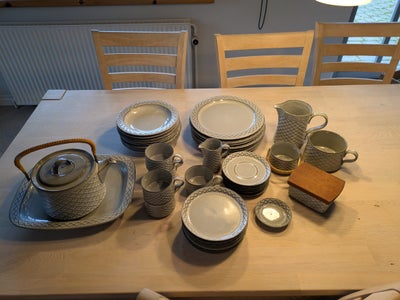 Porcelæn, Tallerkner fad kopper underkopper, Bing og Grøndahl cordial, 7 dybe tallerker
7 store 
7 m