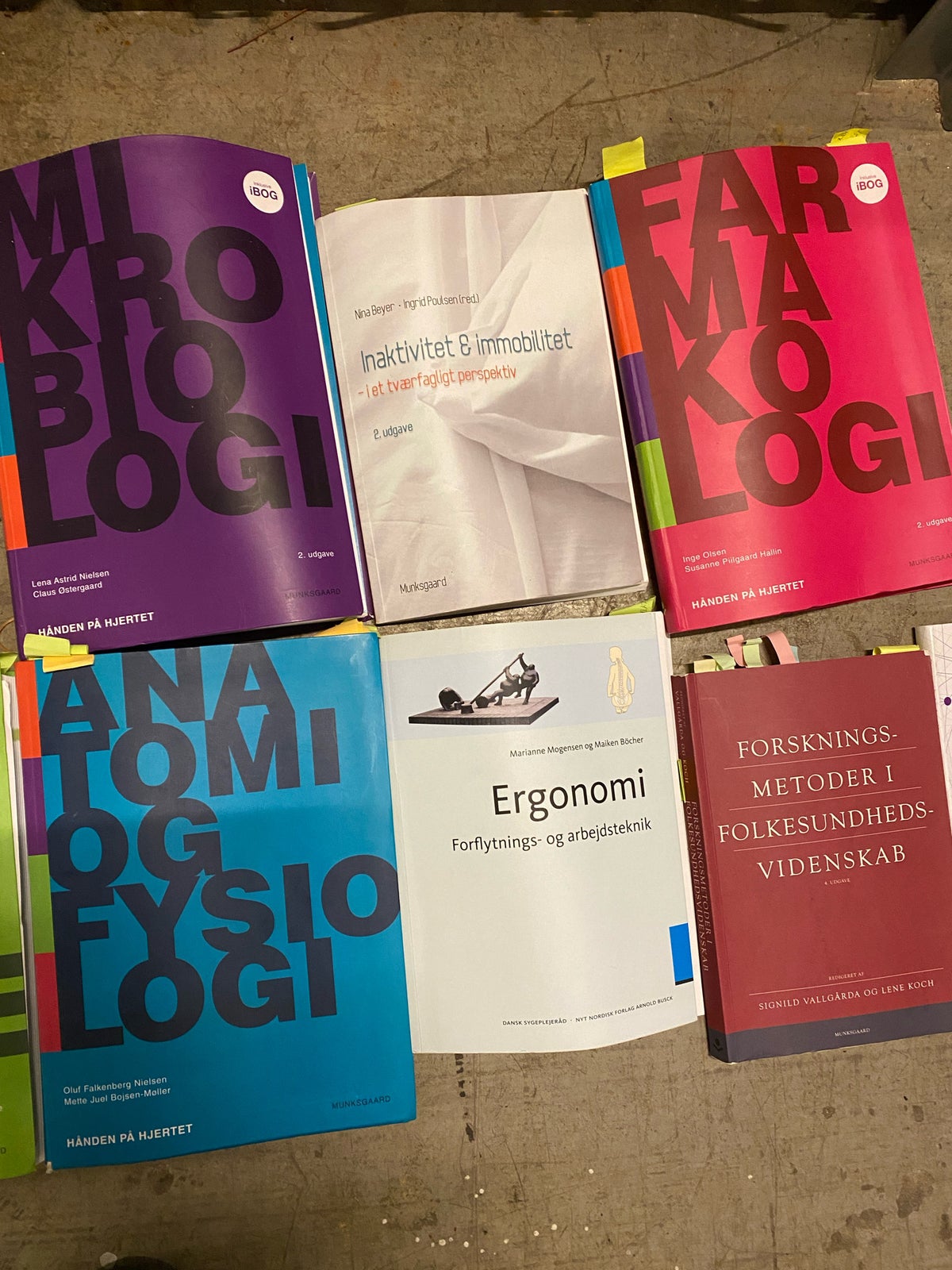 Bøger brugt på sygepleje studie. , Forskellige bøger
