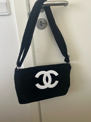 Skuldertaske, Chanel, plys, Chanel plys taske

Sælger denne vip taske givet til trofaste chanel kund