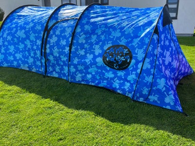 Smukfest telt 4-6 personer, Rigtig godt telt, der er 100% vandtæt. Der er to sovekabiner med plads t