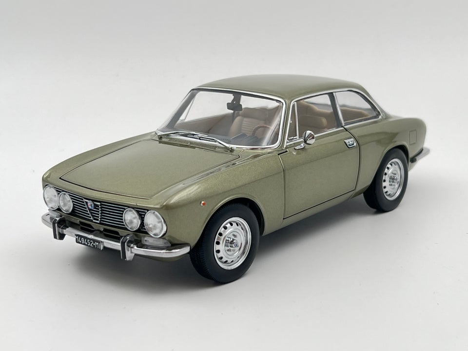 Modelbil, 1973 Alfa Romeo 2000 GTV, skala 1:18