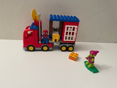 Lego Duplo, Spiderman bliver angrebet af Jokeren, der kaster med græskar. Spidermans lastbil har vin