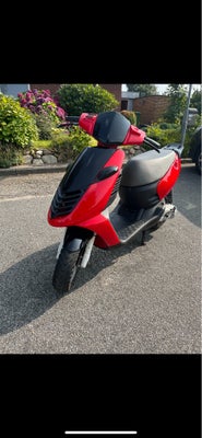 Aprilia Sonic, 2005, 16xxx km, Rød, Da min lillebror har fået kørekort, sælger han nu sin elskede 30