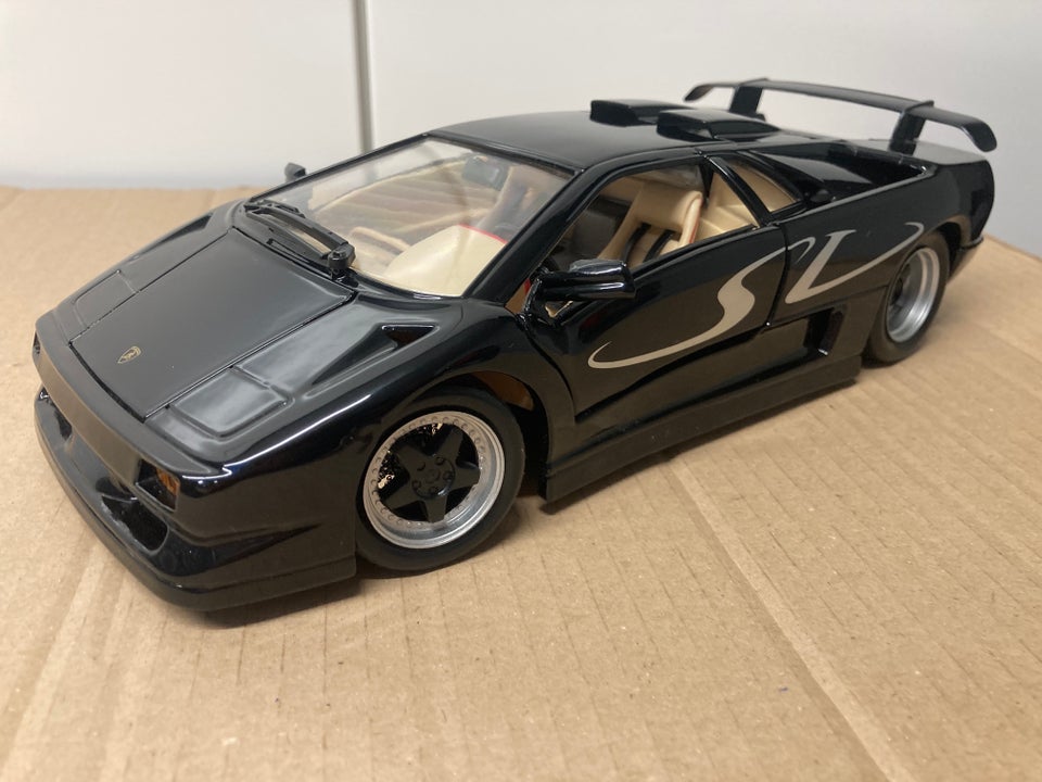 Modelbil, Lamborghini Diablo 1/18, skala 1:18