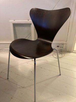 Arne Jacobsen, stol, 7’er, 4 syvere - mørkt træ - den gamle model med kuplen. 2 med blød ryg. Kan må