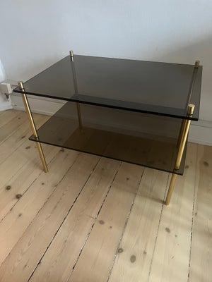 Sofabord, glas, b: 38 l: 55 h: 38, Fint røgfarvet bord, brugt som sofabord