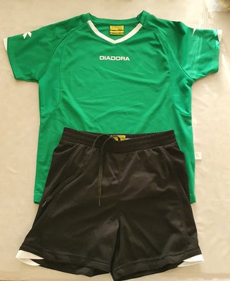 Sportstøj, T-shirt og Short, Diadora, str. 128, Flotte T-shirt og Shorts. "Diadora" Str. M. (130) 8 