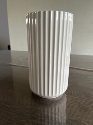 Vase, Vase, Lyngby vasen by hilfling design, Lyngby vasen by hilfling design 
Hvid, 20,5 cm 
Np 550