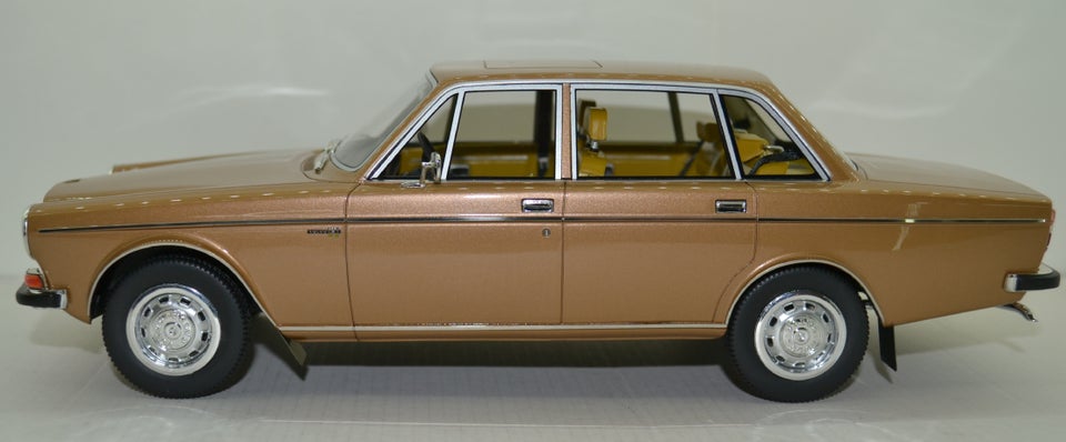 Modelbil, DNA Volvo 164E, skala 1:18