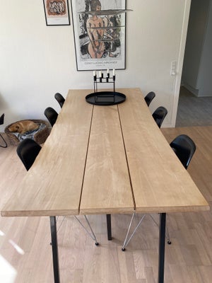 Spisebord, Bøg, Ingen, Smukt plankebord.
3 planker fra Savværk på Fyn.
Sæbebehandlet
Ben af sort jer