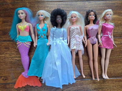 Barbie, 6 x Barbie dukker for 150 kr., I meget god stand.

Højde – 30 cm

Nyvasket hår.

25 kr. per 