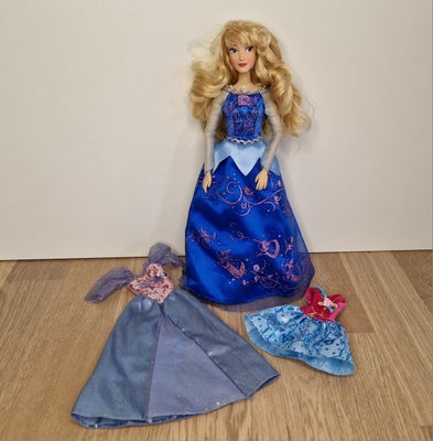 Barbie, Disney Tornerose med lys og lyd samt ekstra tøj, Virkelig smuk Tornerose " barbie " dukke me