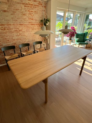 Cecilie Manz, bord, Post Table 6438, Post Table er et spisebord designet af Cecilie Manz i 2019 for 