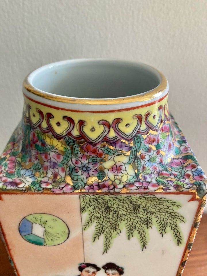 Porcelæn, Kinesisk vase med flot mønster , Kinesisk