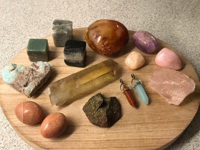 Smykker og sten, Forskellige krystaller, 15 stk., Forskellige krystaller, rå og polerede: 

1) Poler