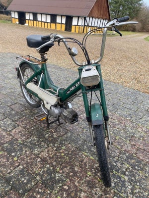 Puch Maxi P, 1967, 3908 km, Grøn, Står som original købt. Den har nummer match. Kan starte og køre. 