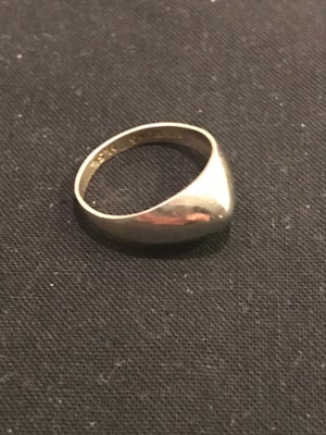 Ring, sølv, STERLING M.SK., Arvestykke sælges.

Vintage ring tilhørende min mormor (1925-1983) med m